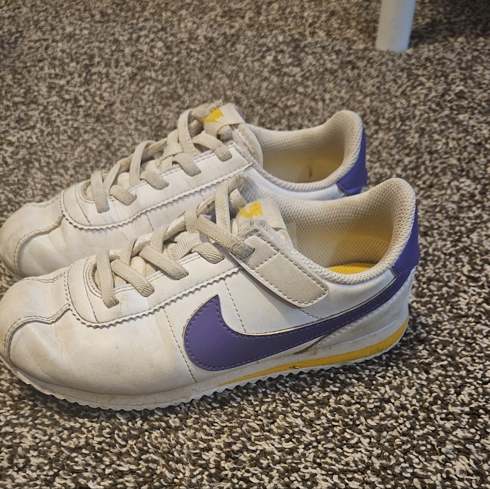 Kids White and Purple Nike Shoes